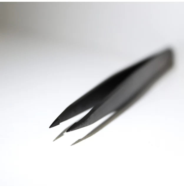 Eyebrow tweezers sharp point for thinning Okis Brow / black